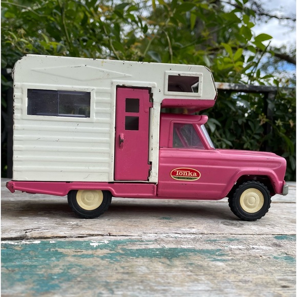 Vintage 1963-69 Tonka Toys Mini Pink Jeep Camper Truck - Picture 3 of 11